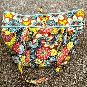 Disney Vera Bradley tote bag with pockets inside
